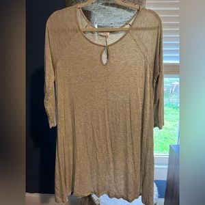 3/4 sleeve, long shirt